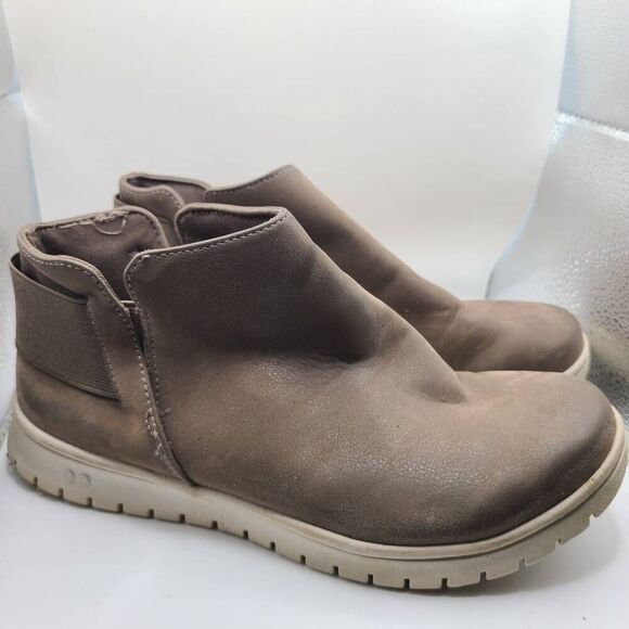 Ryka Womens Shea Ankle Boots Booties Taupe Suede Lug Sole Flat Slip 7.5 Wide - Picture 2 of 7